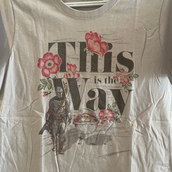 Mandalorian Disney tshirt - Picture 2 of 4